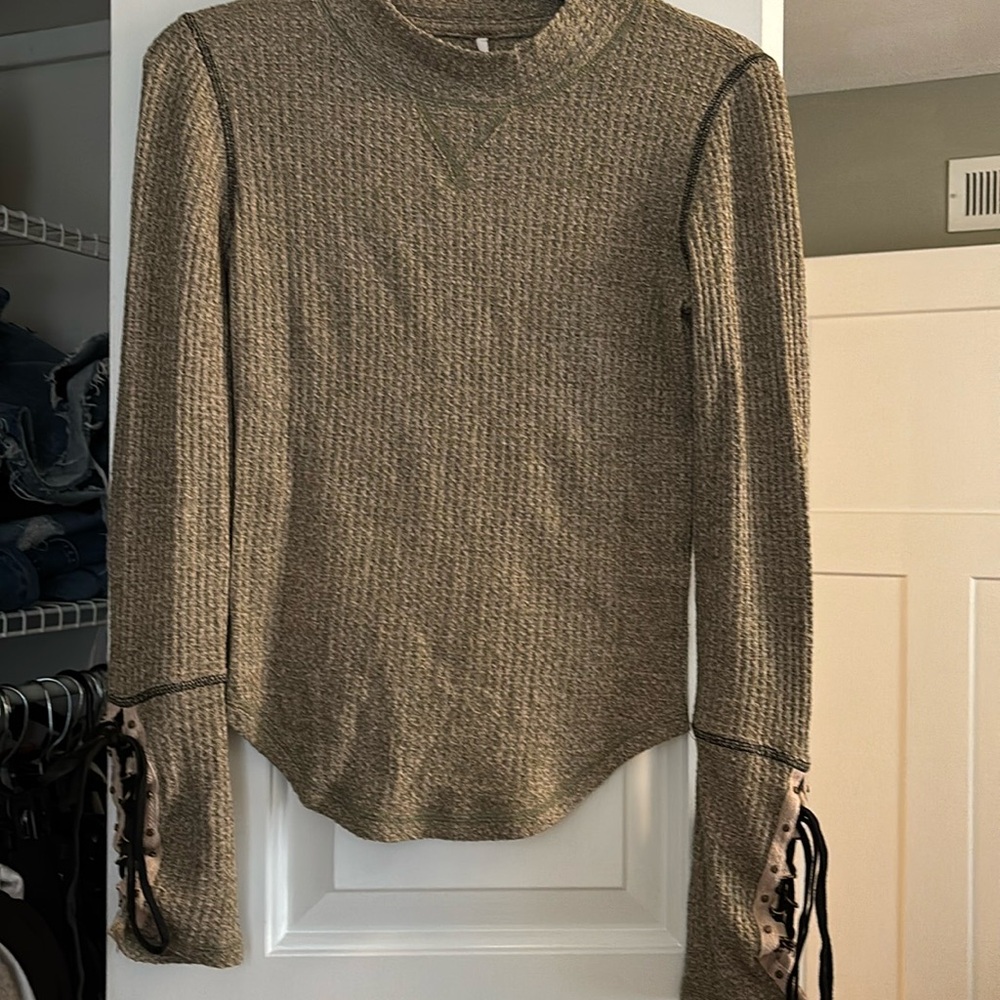 FREE PEOPLE layering thermal, army green/black details, worn once, size small